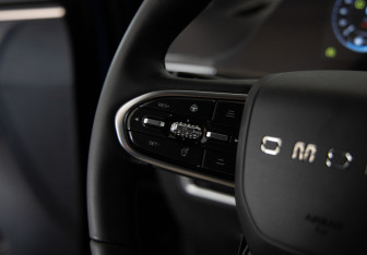 Подержанный автомобиль Omoda C5 2024 года (19 фото)