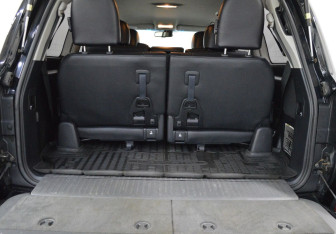 Подержанный автомобиль Toyota Land Cruiser Suv 2012 года (16 фото)