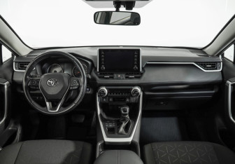 Подержанный автомобиль Toyota RAV4 2020 года (11 фото)