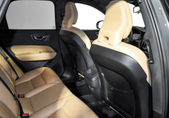 Подержанный автомобиль Volvo XC60 2019 года (15 фото)