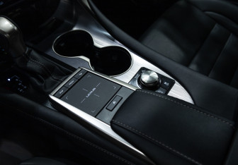 Подержанный автомобиль Lexus RX 2021 года (25 фото)