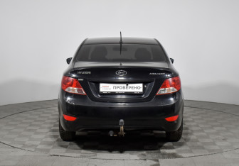 Подержанный автомобиль Hyundai Solaris Sedan 2013 года (6 фото)