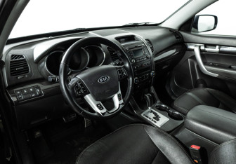 Подержанный автомобиль Kia Sorento 2012 года (11 фото)