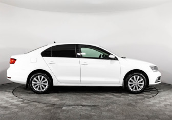 Подержанный автомобиль Volkswagen Jetta Sedan 2016 года (6 фото)