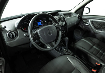 Подержанный автомобиль Renault Duster 2017 года (11 фото)