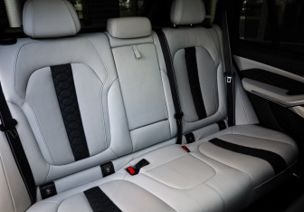 Подержанный автомобиль BMW X5 M 2021 года (21 фото)