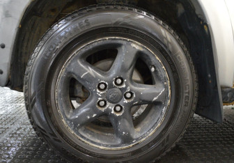 Подержанный автомобиль Toyota RAV4 2001 года (9 фото)