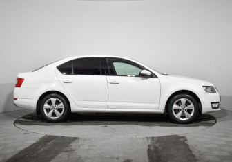 Подержанный автомобиль Skoda Octavia Liftback 2014 года (4 фото)
