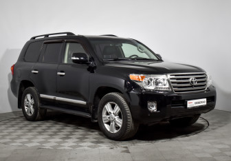 Подержанный автомобиль Toyota Land Cruiser Suv 2012 года (4 фото)