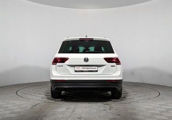 Подержанный автомобиль Volkswagen Tiguan 2019 года (6 фото)