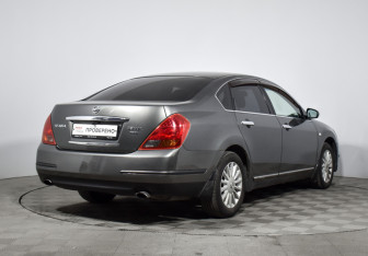 Подержанный автомобиль Nissan Teana 2006 года (5 фото)
