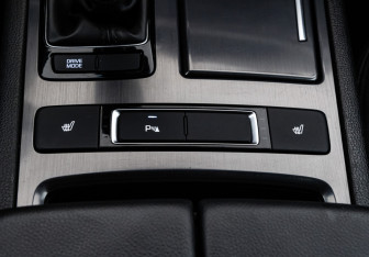 Подержанный автомобиль Hyundai Genesis 2016 года (25 фото)