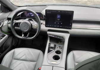 Подержанный автомобиль Zeekr 001 2023 года (15 фото)