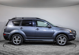 Подержанный автомобиль Mitsubishi Outlander 2011 года (4 фото)