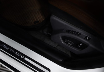 Подержанный автомобиль Volvo S60 2011 года (19 фото)