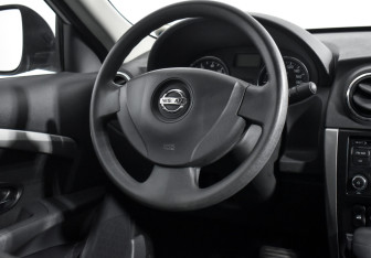 Подержанный автомобиль Nissan Almera Sedan 2016 года (14 фото)