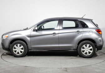 Подержанный автомобиль Mitsubishi ASX 2012 года (8 фото)