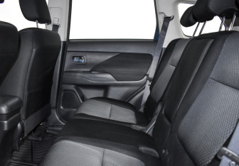 Подержанный автомобиль Mitsubishi Outlander 2017 года (12 фото)