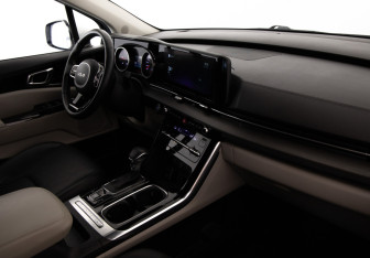 Подержанный автомобиль Kia Carnival 2022 года (22 фото)