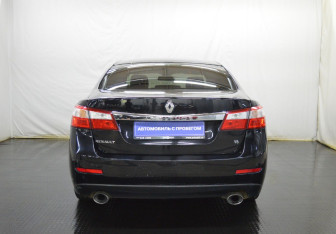 Подержанный автомобиль Renault Latitude 2010 года (6 фото)