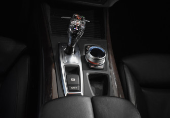 Подержанный автомобиль BMW X5 2012 года (18 фото)