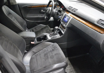 Подержанный автомобиль Volkswagen Passat CC 2010 года (12 фото)