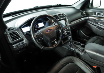 Подержанный автомобиль Ford Explorer 2018 года (11 фото)