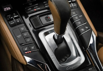 Подержанный автомобиль Porsche Cayenne 2017 года (23 фото)
