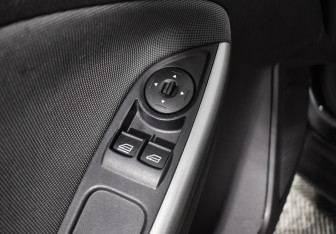 Подержанный автомобиль Ford Focus Sedan 2012 года (18 фото)