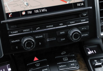 Подержанный автомобиль Porsche Cayenne 2014 года (21 фото)