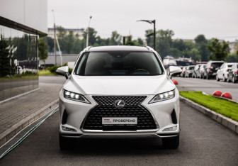 Подержанный автомобиль Lexus RX 2019 года (4 фото)