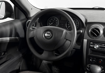 Подержанный автомобиль Nissan Almera Sedan 2015 года (14 фото)