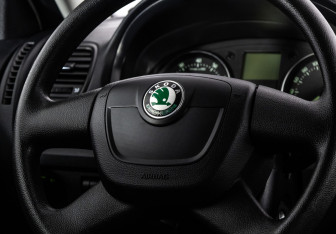 Подержанный автомобиль Skoda Fabia Hatchback 2012 года (11 фото)