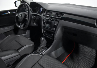 Подержанный автомобиль Skoda Rapid Liftback 2018 года (13 фото)
