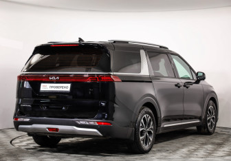 Подержанный автомобиль Kia Carnival 2022 года (5 фото)
