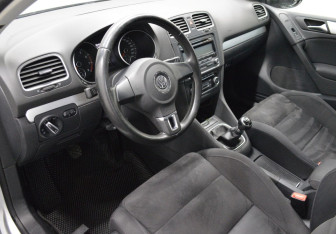 Подержанный автомобиль Volkswagen Golf Hatchback 2011 года (10 фото)