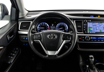 Подержанный автомобиль Toyota Highlander 2014 года (12 фото)