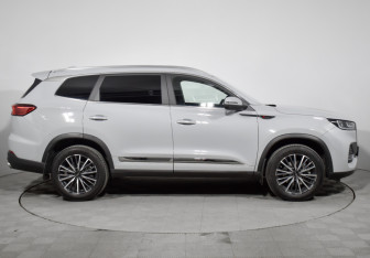 Подержанный автомобиль Chery Tiggo 8 Pro Max 2024 года (4 фото)