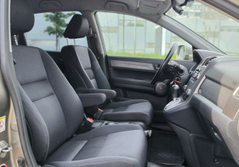 Подержанный автомобиль Honda CR-V 2008 года (10 фото)