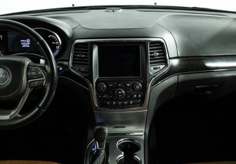 Подержанный автомобиль Jeep Grand Cherokee 2017 года (14 фото)
