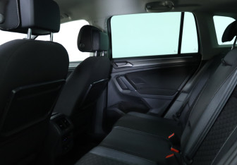 Подержанный автомобиль Volkswagen Tiguan 2018 года (22 фото)