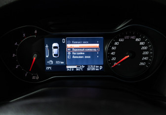 Подержанный автомобиль Ford Mondeo Sedan 2013 года (12 фото)