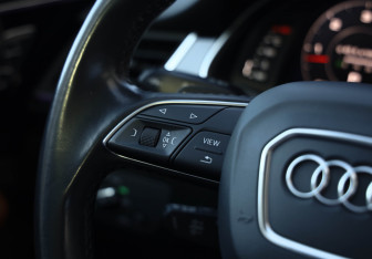 Подержанный автомобиль Audi Q7 2018 года (19 фото)