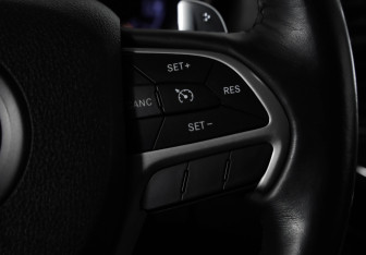 Подержанный автомобиль Jeep Grand Cherokee 2013 года (10 фото)