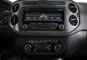 Подержанный автомобиль Volkswagen Tiguan 2015 года (17 фото)
