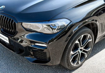 Подержанный автомобиль BMW X5 2021 года (7 фото)