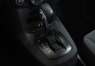 Подержанный автомобиль Ford Fiesta Sedan 2015 года (16 фото)