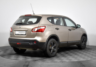 Подержанный автомобиль Nissan Qashqai 2013 года (5 фото)