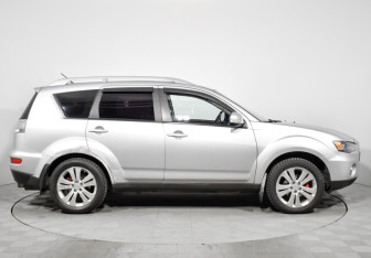 Подержанный автомобиль Mitsubishi Outlander 2010 года (4 фото)