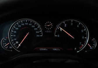 Подержанный автомобиль BMW X3 2018 года (12 фото)